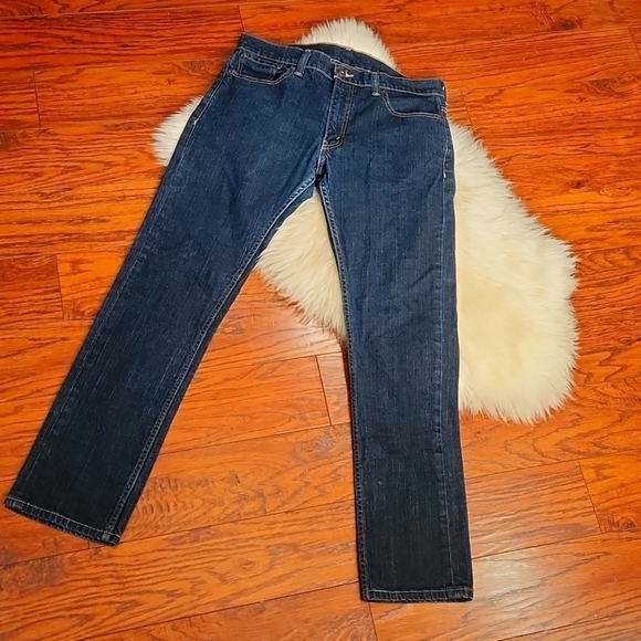 Levi's Skinny Dark Wash Jean's - Picture 3 of 6